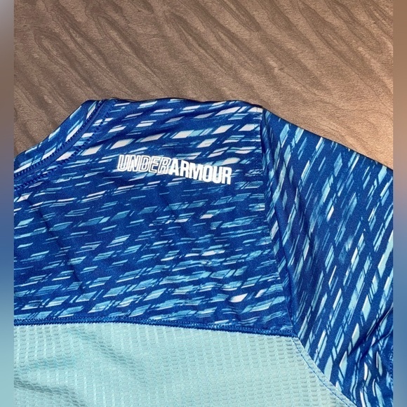 Under Armour athletic shirt woman’s size large excellent condition - Picture 3 of 5